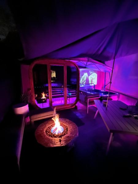 A la foto es mostra l'objecte Maison spa sauna situat a la ciutat de Morangis.