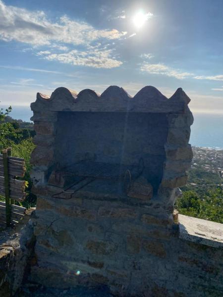 Op de foto is het object Le tre stelle te zien, gelegen in de stad Castellabate.