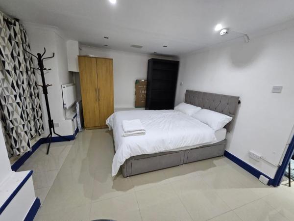 Savers Apartment Close to Emirates Stadium!, Londra