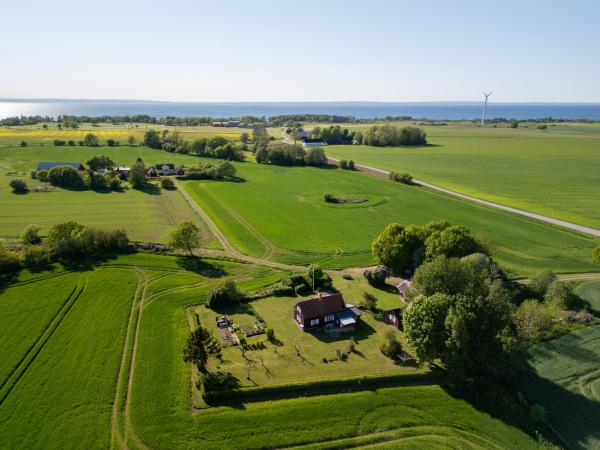 Na fotografii je vidět objekt precis intill Ombergs golfbana, nära till Vättern, stora Lund och Hästholmen nacházející se ve městě Ödeshög.
