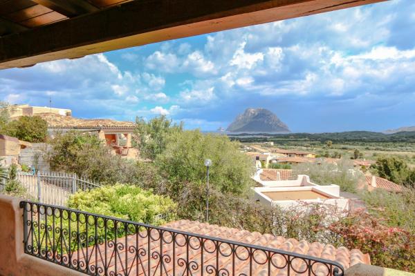 The photo shows the Appartamento Mare e Monti 3 con Vista Mare e aria condizionata located in the city of Porto San Paolo.