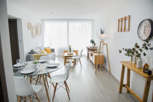 A la foto es mostra l'objecte Dpto Premium, 2 dorm, con balcón terraza y pileta situat a la ciutat de La Plata.