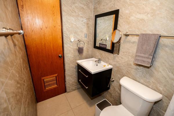 Fotografie 9: Oasis in the South of the Island with FREE parking and laundry