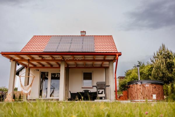 Na zdjęciu widoczny jest obiekt Domek Na Wzgórzu położony w mieście Bachórzec.