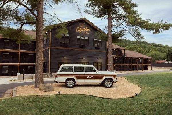 A la foto es mostra l'objecte The Ozarker Lodge situat a la ciutat de Branson.