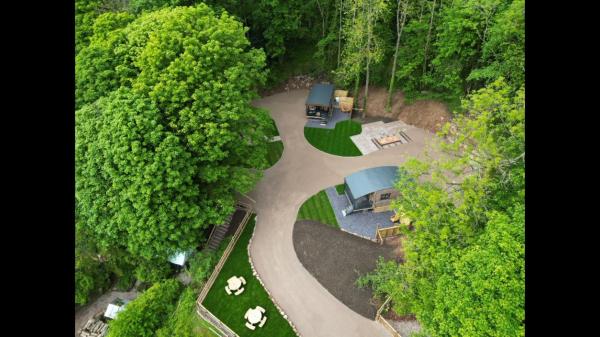 Na zdjęciu widoczny jest obiekt Wildwood Quarry Retreat położony w mieście Mold.