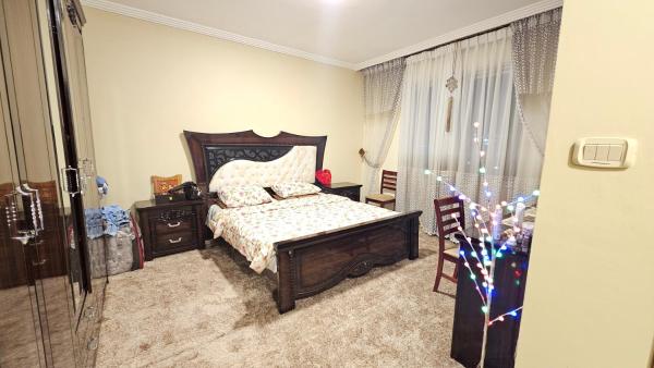 Στη φωτογραφία φαίνεται το αντικείμενο Luxurious Apartment in Tabrbour شقة فخمة بطبربور που βρίσκεται στην πόλη Khirbat ar Ruşayfah.