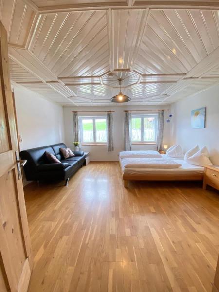 Na zdjęciu widoczny jest obiekt Ferienwohnung Lautenberg położony w mieście Stiefenhofen.