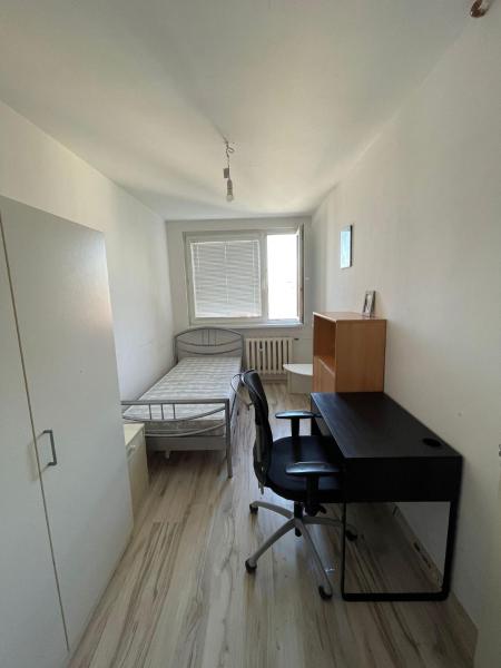 På bilden syns objektet Single private room in a 5 room shared apartment som ligger i staden Wrocław.