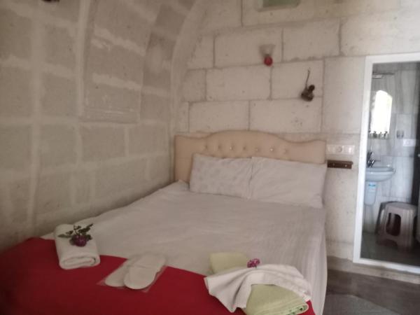 På billedet ses objektet ULAŞ CAVE HOTEL beliggende i byen Ürgüp.