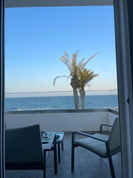 A la foto es mostra l'objecte Blue wave situat a la ciutat de Hergla.