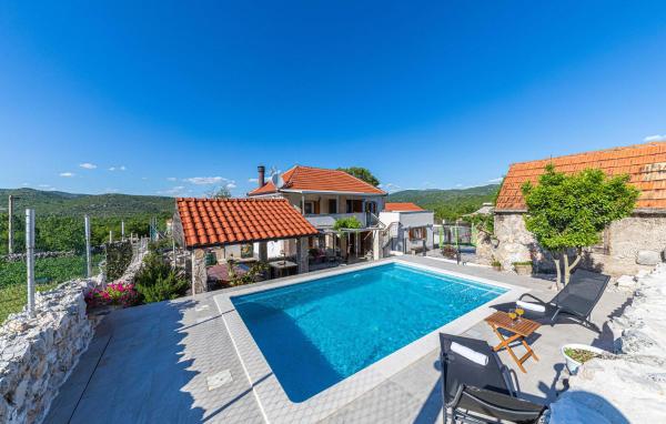 A la foto es mostra l'objecte Nice Home In Trolokve situat a la ciutat de Kladnice.