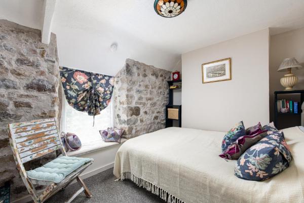 A la foto es mostra l'objecte Cosy 3Bed, 2Bath, Sleeps 6-By FabAccommodation situat a la ciutat de Pontypool.