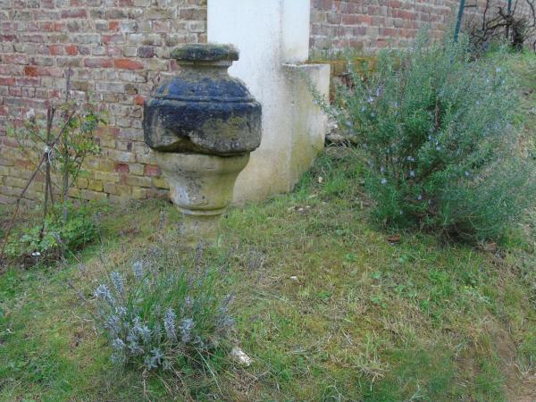 A la foto es mostra l'objecte Petit Argousier situat a la ciutat de Yonval.