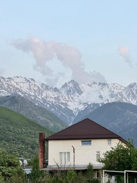 A la foto es mostra l'objecte AlmaPort situat a la ciutat de Taldybulak.