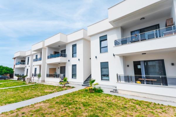 På billedet ses objektet Bumax Apartments beliggende i byen Ulcinj.