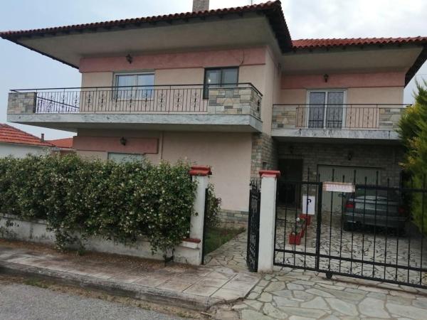 A la foto es mostra l'objecte Nansy's house situat a la ciutat de Áyios Pávlos.