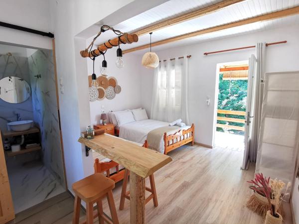 A la foto es mostra l'objecte Sotiria Apartments situat a la ciutat de Karítsa.