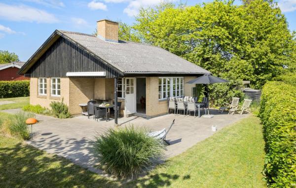 På bildet vises objektet 3 Bedroom Awesome Home In Brenderup Fyn som ligger i byen Skovs-Højrup.
