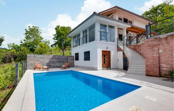 На фото показан объект Awesome Home In Donja Reka With Wifi, расположенный в городе Lokošin Dol.