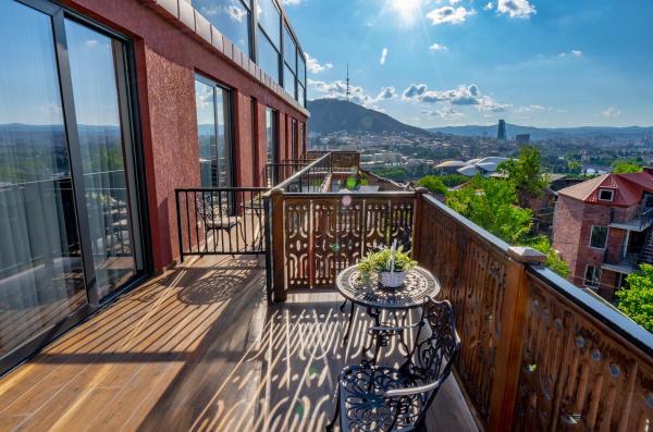 Iris Hotel, Tiflis