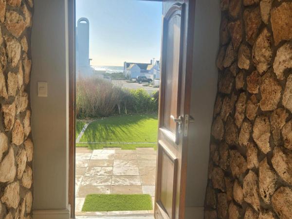 På billedet ses objektet Sea-Esta by Paternoster Holiday Accommodation beliggende i byen Paternoster.