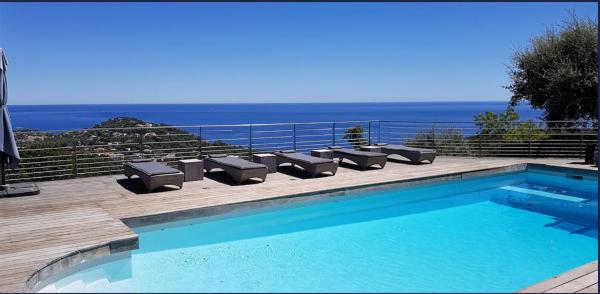 Villa Luxueuse Moderne Avec Piscine & Récemment Rénovée, Vue Mer Exceptionnelle! - Cavalaire-sur-Mer
