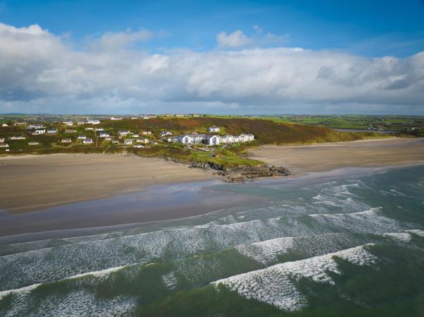 Na fotografii je vidět objekt Inchydoney Island Lodge & Spa nacházející se ve městě Duneen.