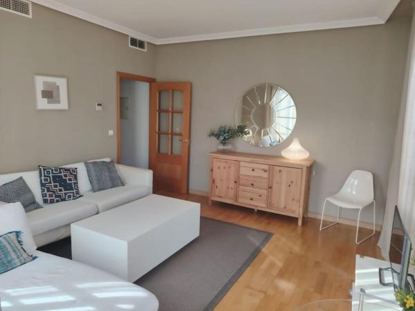 Na fotografii je vidět objekt Apartamento El Redoble centro nacházející se ve městě Cáceres.