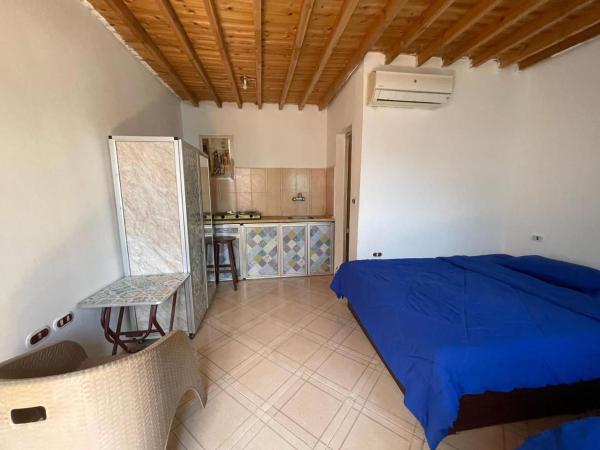 写真にはダハブ市にあるDahab Days Hostelが写っています。