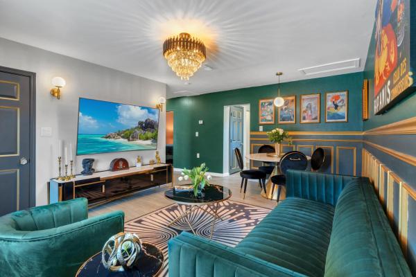 The photo shows the GatsbyGlam Getaway located in the city of Tucson.