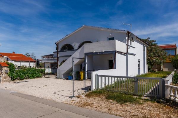 A la foto es mostra l'objecte Apartments by the sea Vir - 23250 situat a la ciutat de Vir.