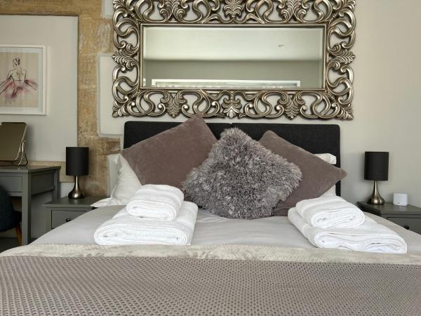 Cosy countryside stay near Bath with free parking, Bath