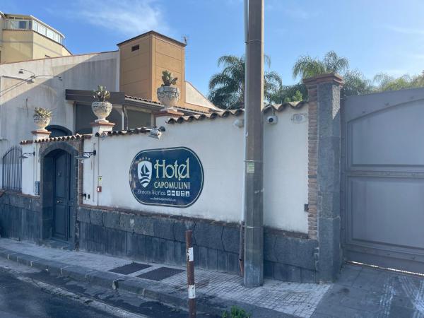 A la foto es mostra l'objecte Hotel Capomulini 3 Stelle situat a la ciutat de Acireale.