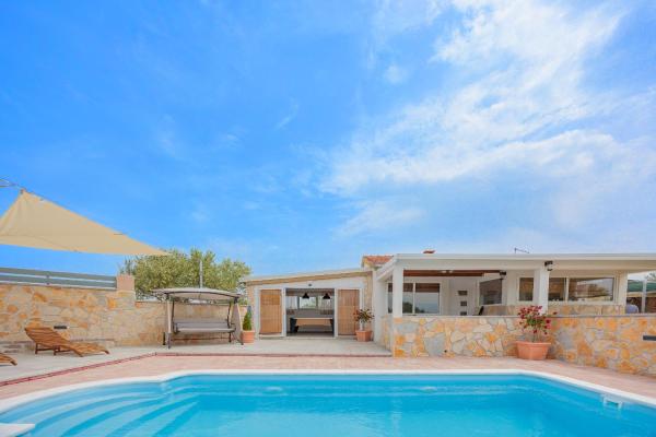 A la foto es mostra l'objecte Holiday House Fjaka situat a la ciutat de Bulić.