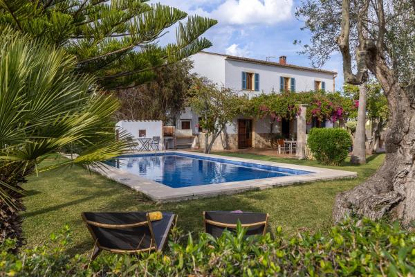 写真にはポリェンサ市にあるVilla Almadrava - Puerto Pollensa - Llenaireが写っています。