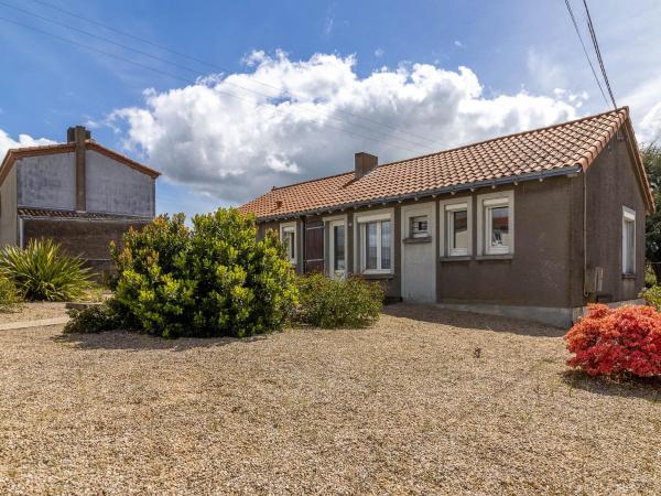 På billedet ses objektet Charmante Maison de Plain-Pied, Proche Commerces et Activités, Entre Nantes et Cholet - FR-1-622-82 beliggende i byen Montfaucon.