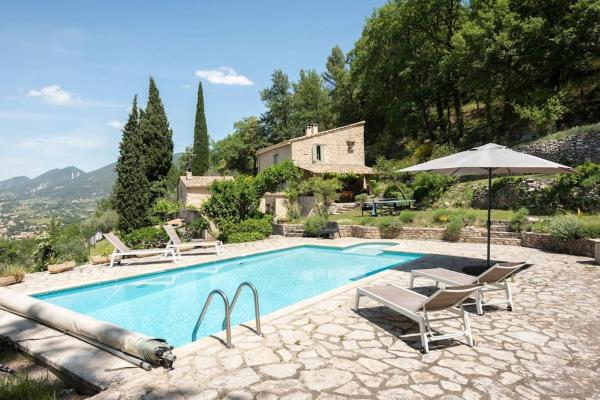 A la foto es mostra l'objecte Mas in the Provence situat a la ciutat de Nyons.