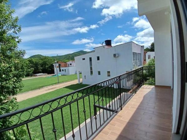The photo shows the Casa en Condominio con Piscina located in the city of Nariño.