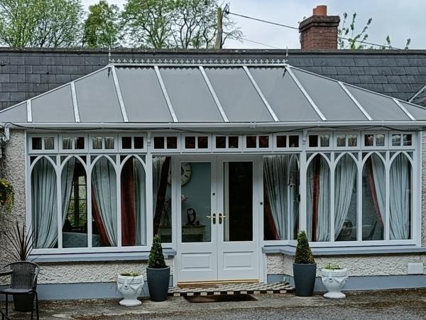 På billedet ses objektet Bushmount Lodge beliggende i byen Clonakilty.
