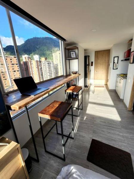 Kuva 1: Cómodo, Hermoso, Fast Wifi, Cowork, Gym, Downtown