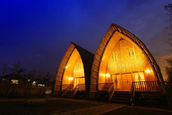 写真にはPatrol市にあるVilla ChavaMinerva Bambu - Lembangが写っています。