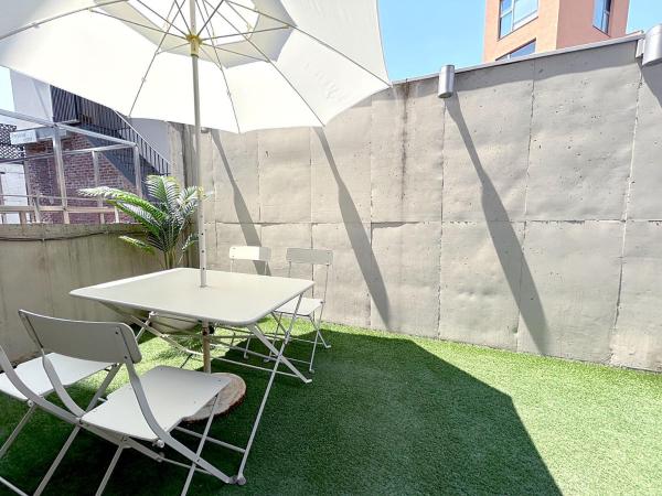 Hongdae good vibe with terrace, Seul