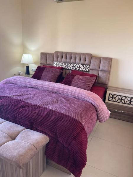 Home away from home with a beautiful balcony view 2 Bedrooms 2 Bathrooms, Амман