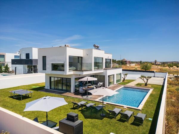 A la foto es mostra l'objecte Encosta Dourada Villa Private Pool Algarve situat a la ciutat de Pêra.