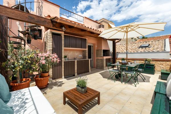 A la foto es mostra l'objecte Casa Mistral situat a la ciutat de Cagliari.