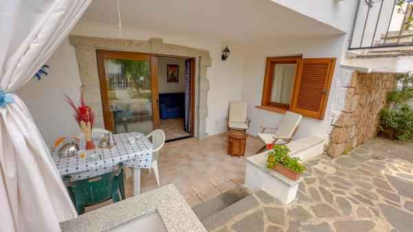 The photo shows the Appartamento Porta del Vento 2 located in the city of Porto San Paolo.