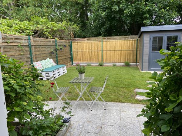 A la foto es mostra l'objecte Maisonnette avec jardin situat a la ciutat de Domont.