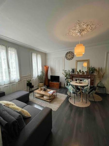 A la foto es mostra l'objecte Superbe T2 de caractère au centre classé 3 étoiles situat a la ciutat de Troyes.