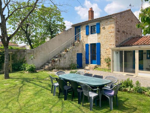 Nella foto è visibile l'oggetto Gîte de charme avec spa privatif pour 4 à 6 personnes situato nella città di Corpe.